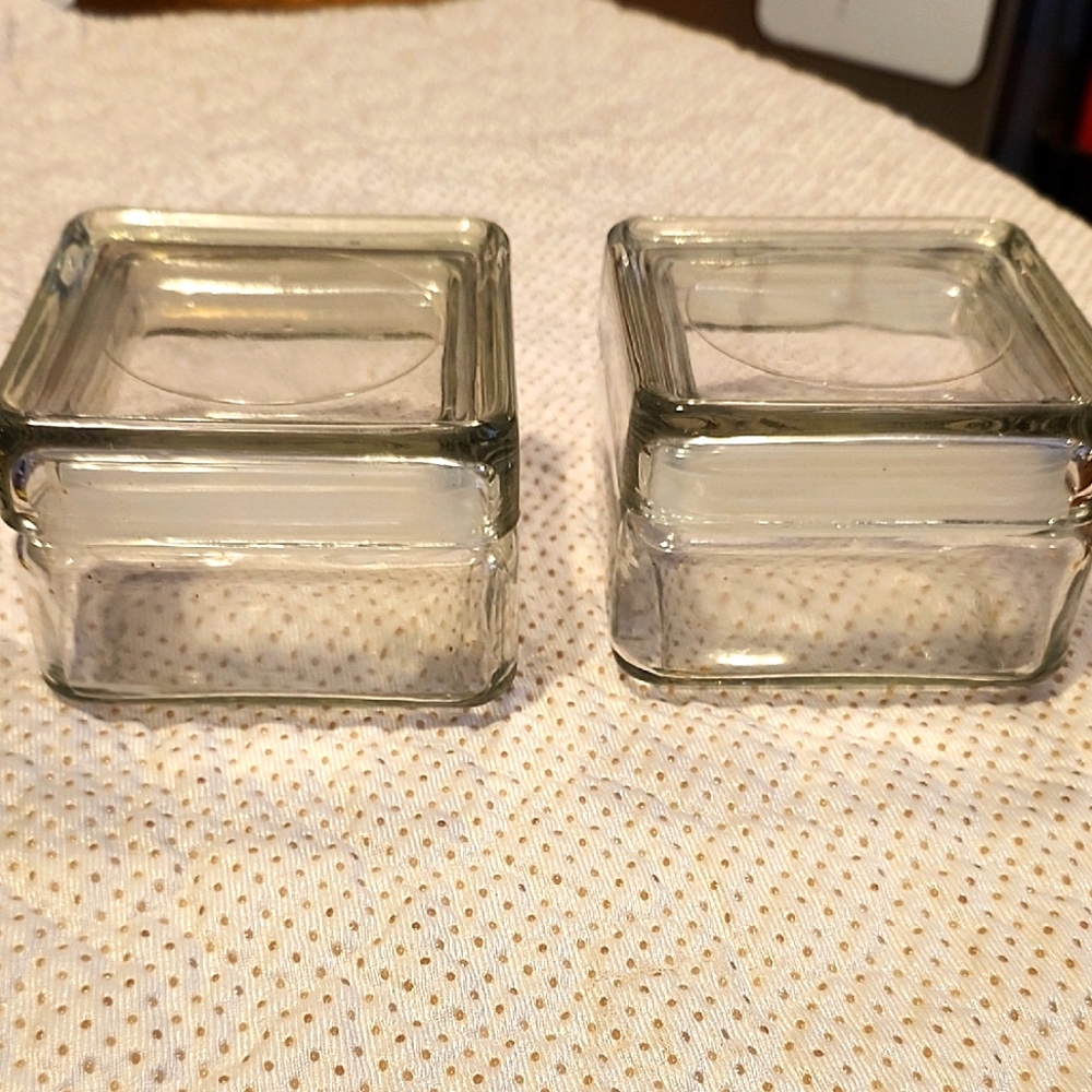 Anchor Hocking Square Glass Canister.        Set of 2 Airtight